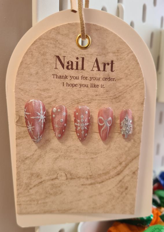 Press on Nails Noël rose